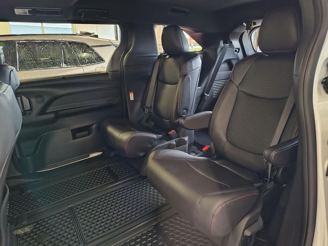 2025 Toyota Sienna XSE Photo0