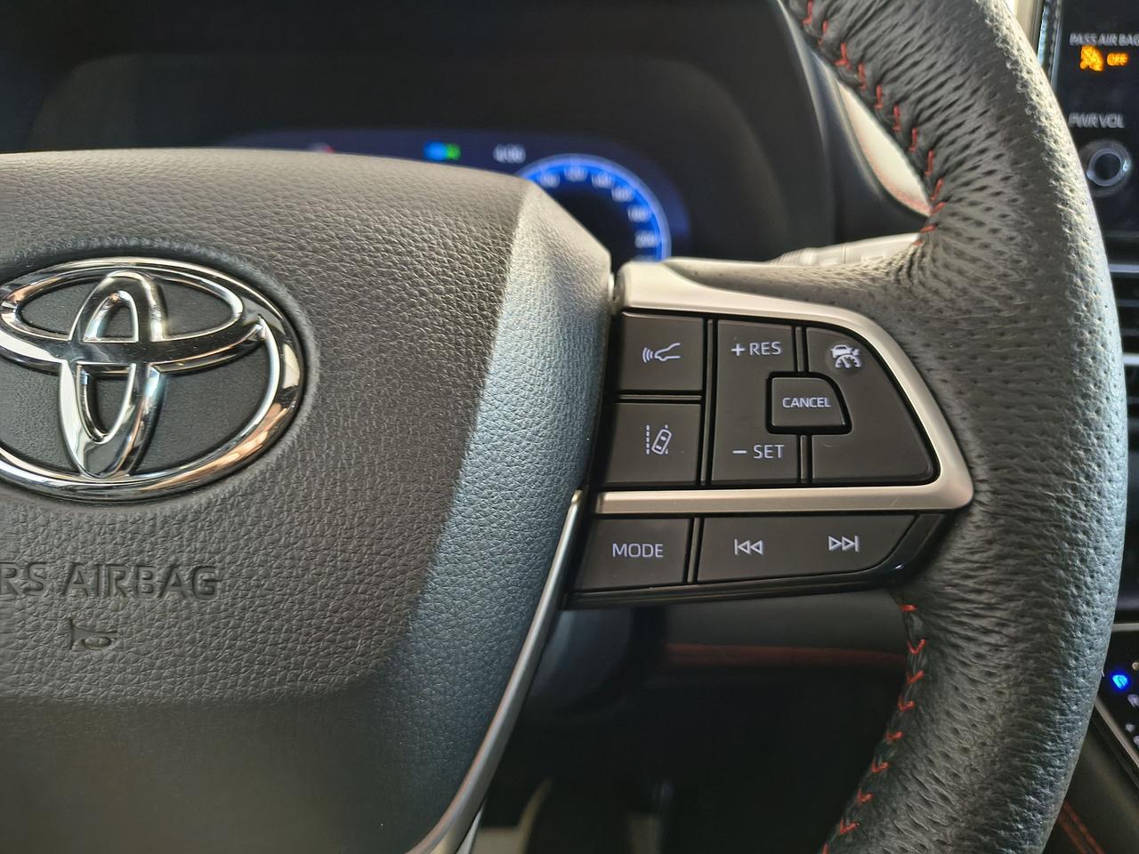 2025 Toyota Sienna XSE Photo