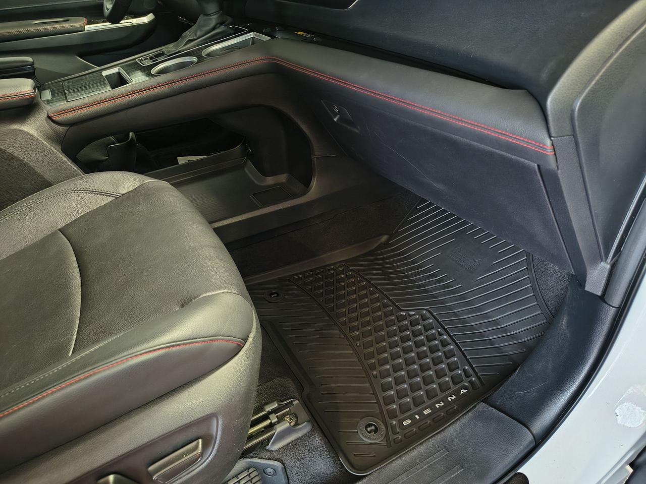 2025 Toyota Sienna XSE Photo0