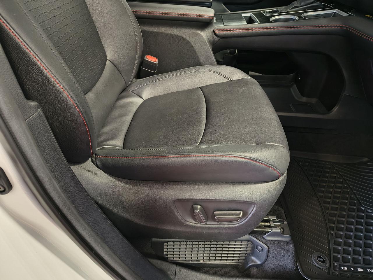 2025 Toyota Sienna XSE Photo