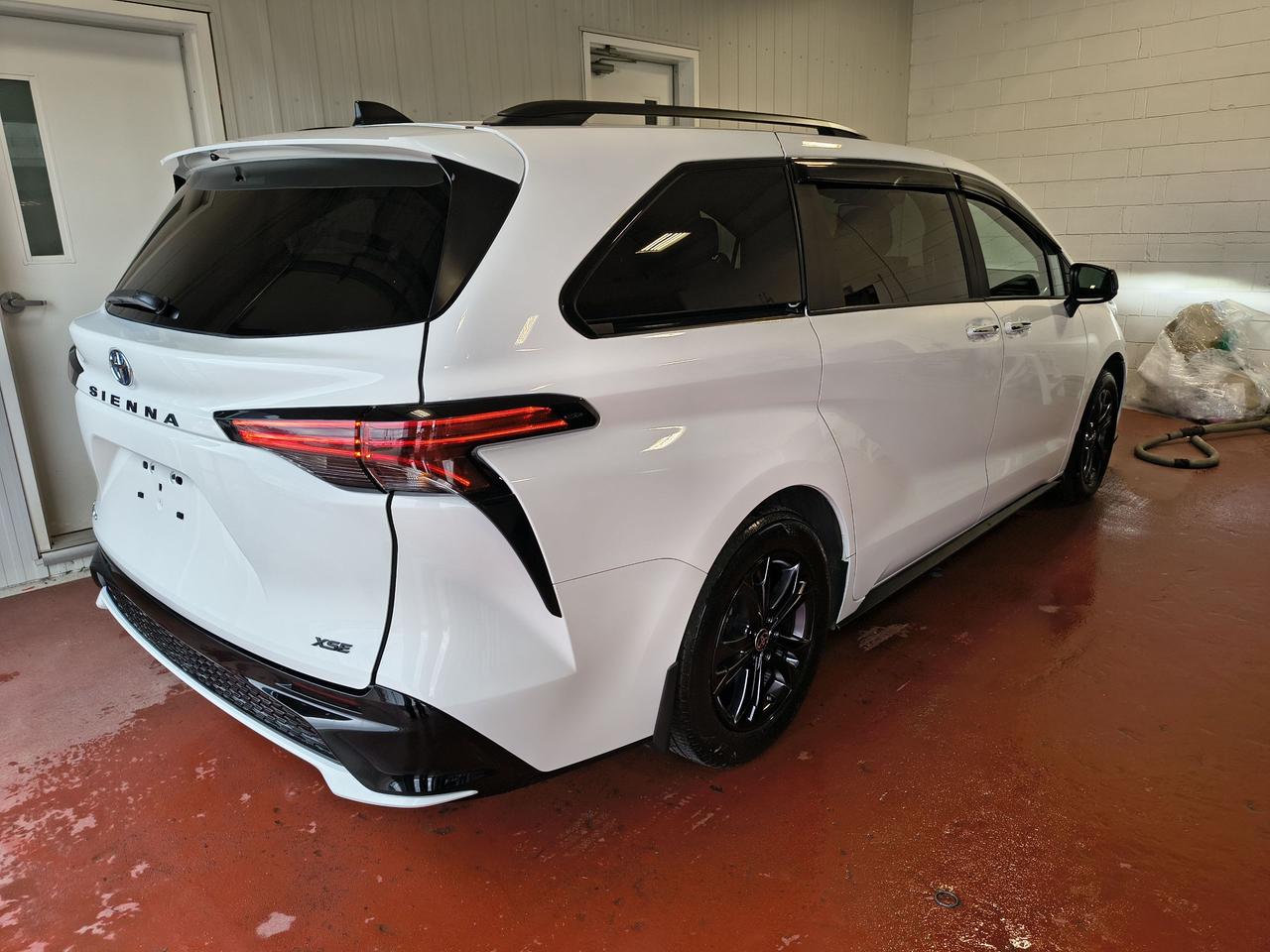 2025 Toyota Sienna XSE Photo