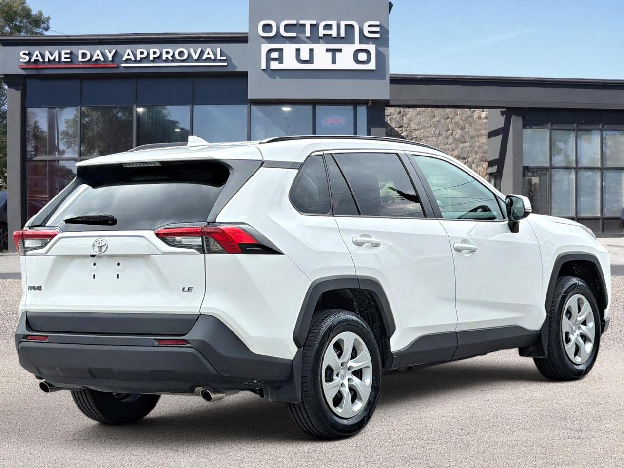 2021 Toyota RAV4 LE FWD Photo