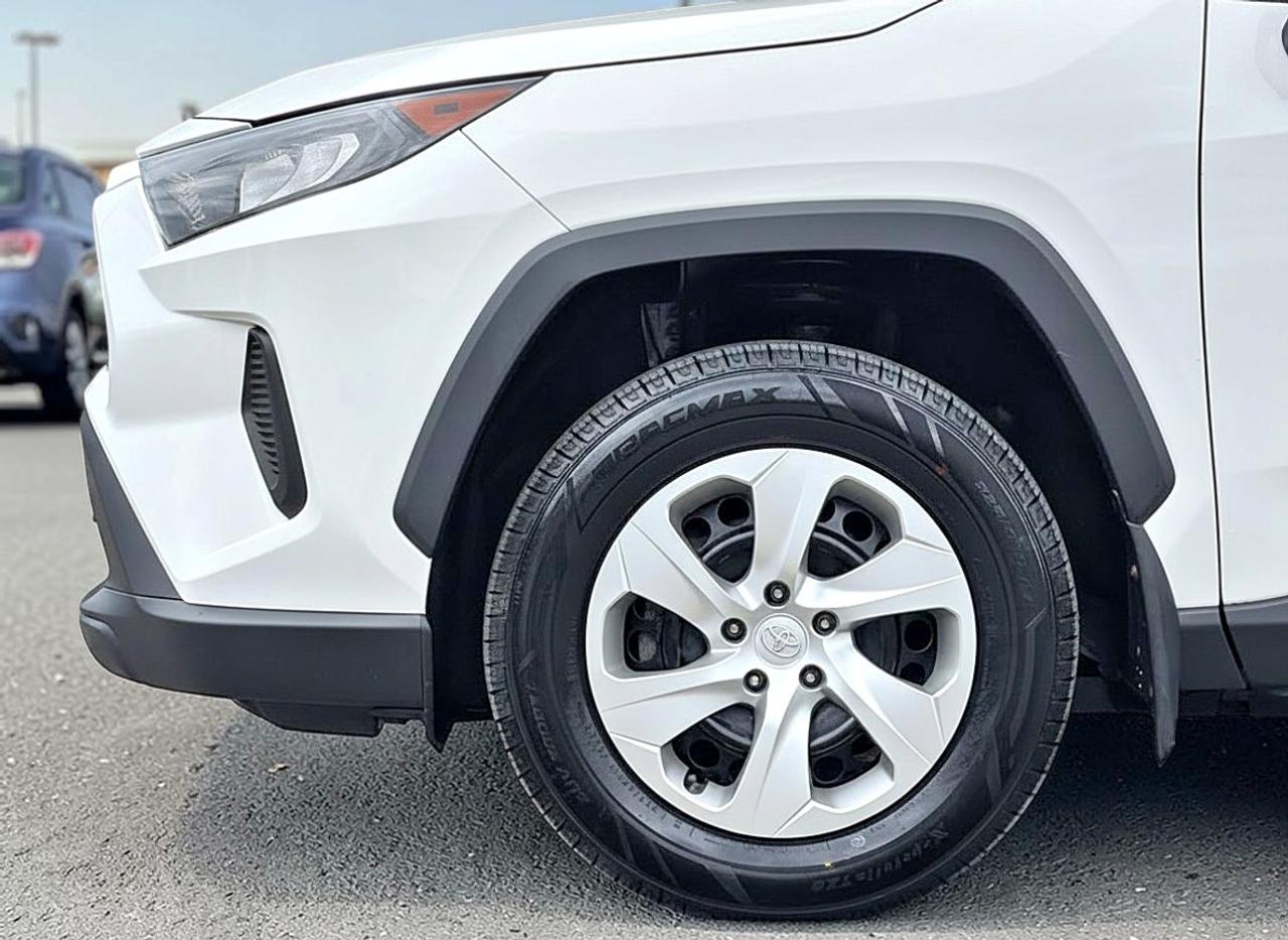 2021 Toyota RAV4 LE FWD Photo
