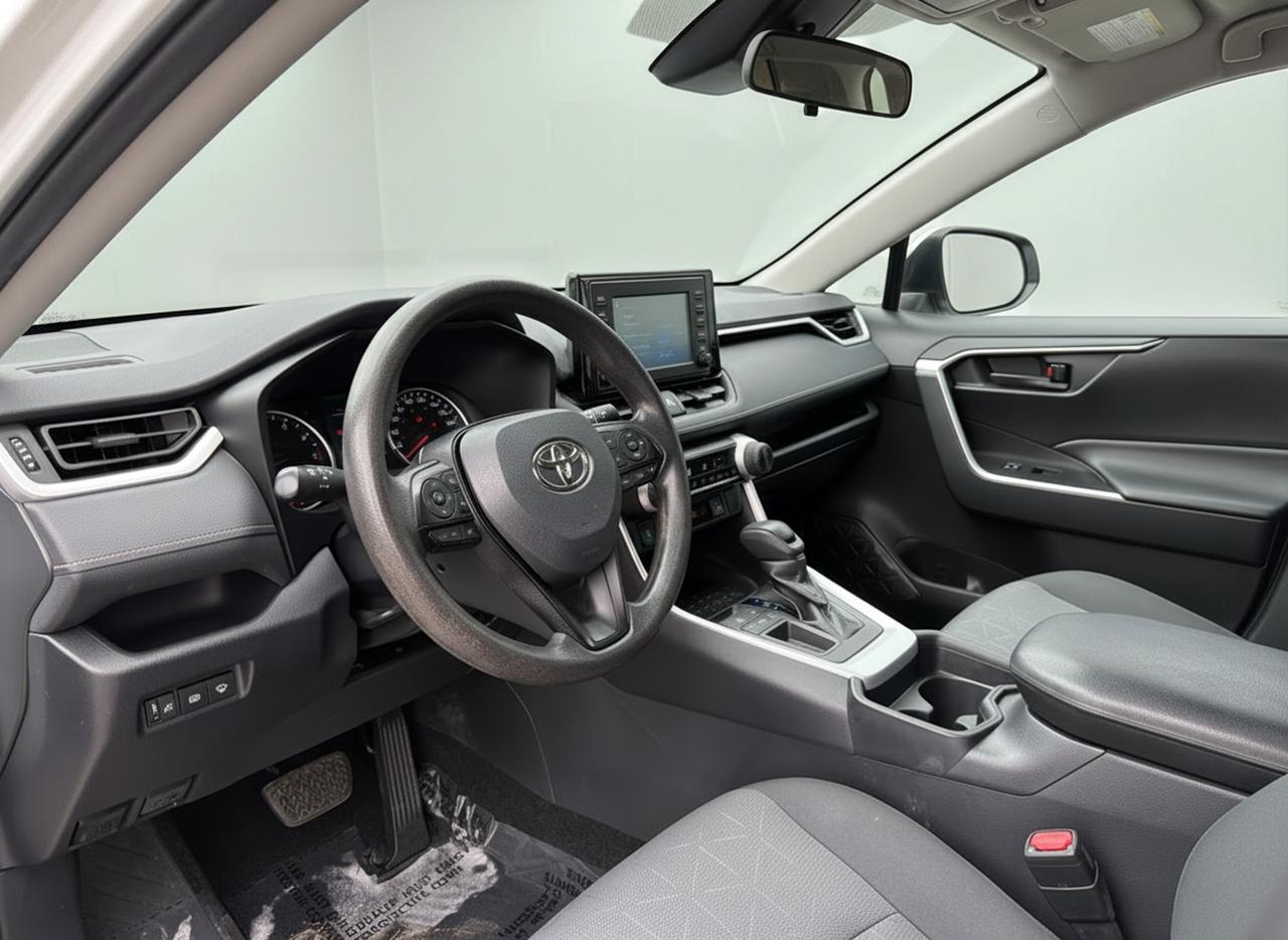 2021 Toyota RAV4 LE FWD Photo