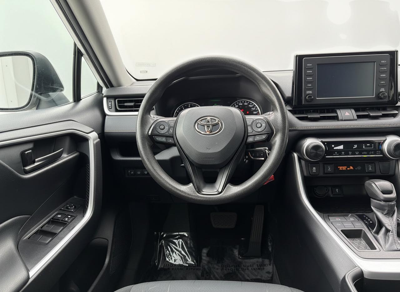 2021 Toyota RAV4 LE FWD Photo