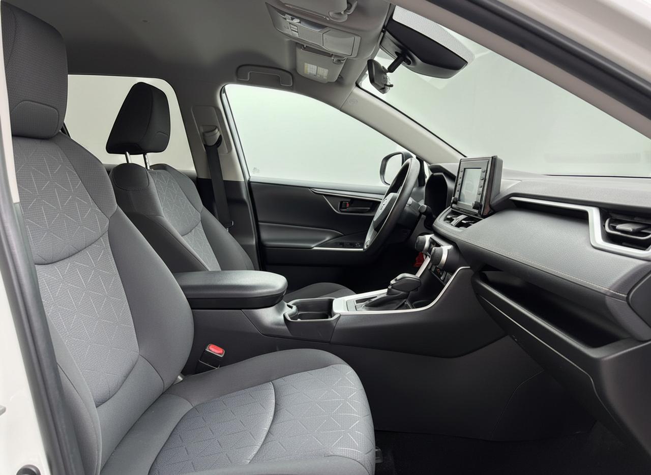 2021 Toyota RAV4 LE FWD Photo