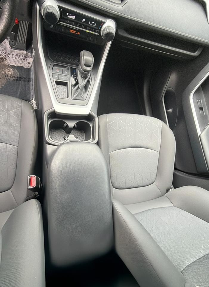 2021 Toyota RAV4 LE FWD Photo