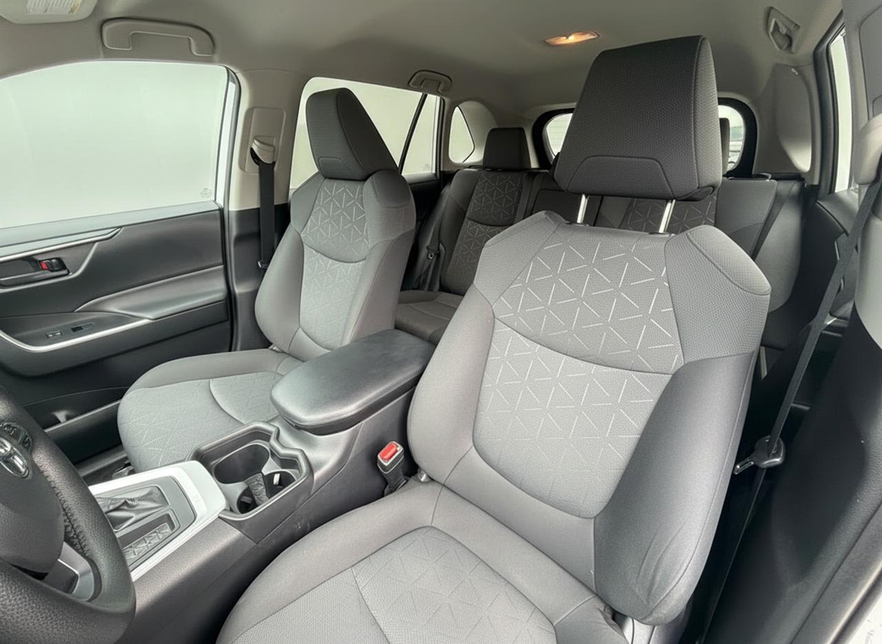 2021 Toyota RAV4 LE FWD Photo