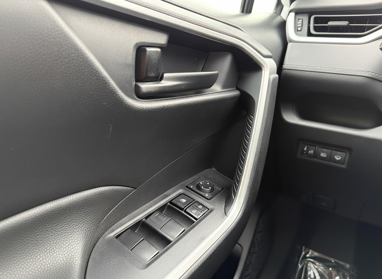 2021 Toyota RAV4 LE FWD Photo