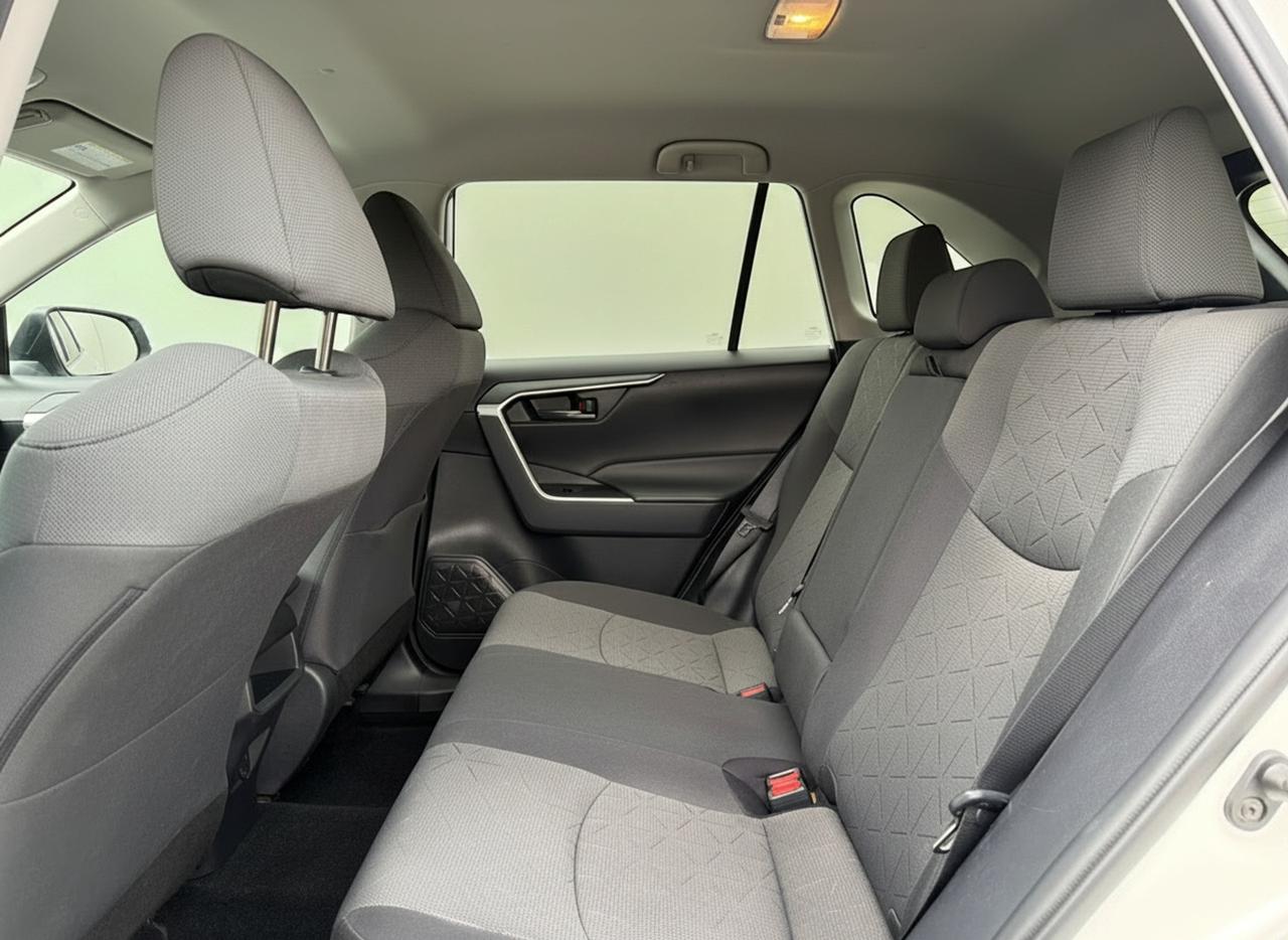 2021 Toyota RAV4 LE FWD Photo