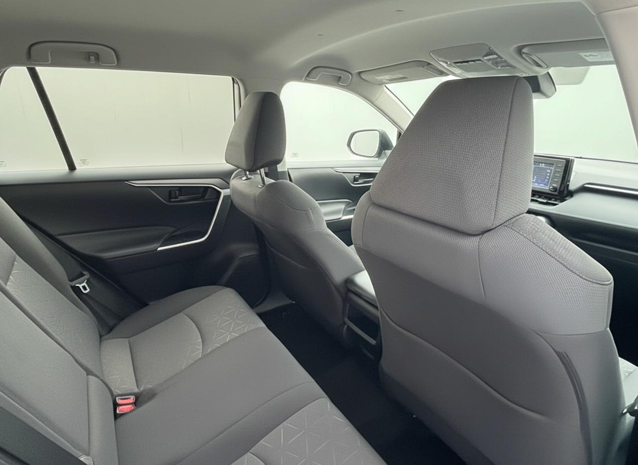 2021 Toyota RAV4 LE FWD Photo