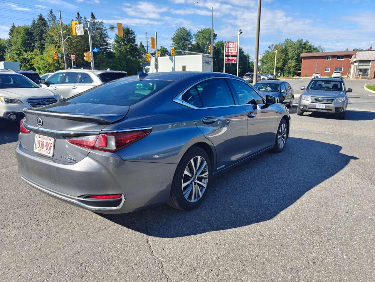 2019 Lexus ES 300h FWD Photo4