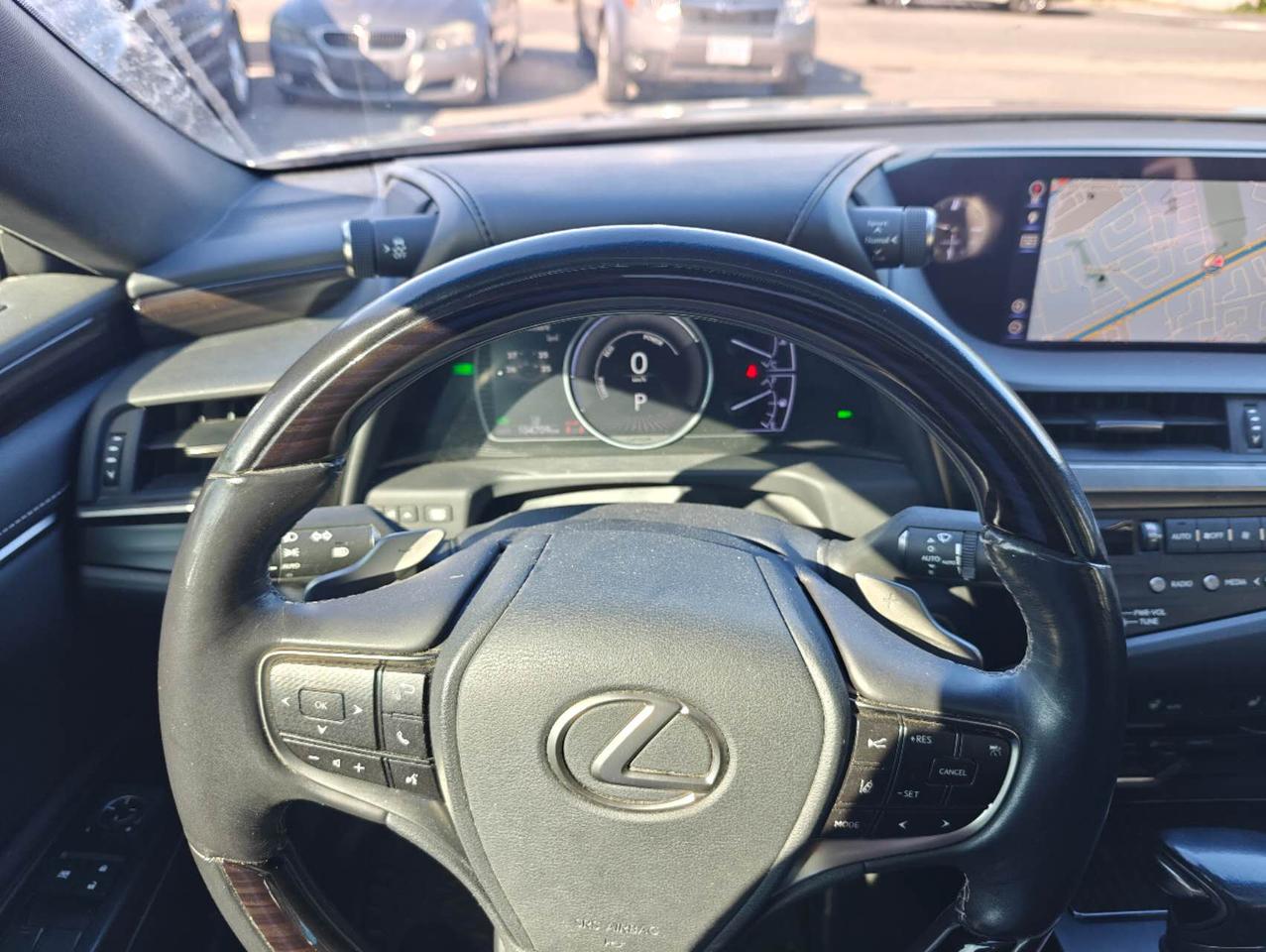 2019 Lexus ES 300h FWD Photo