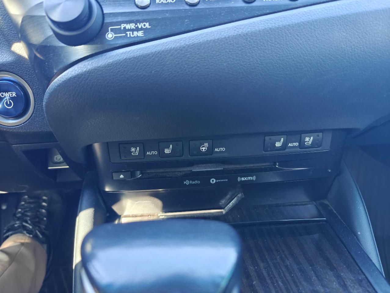 2019 Lexus ES 300h FWD Photo