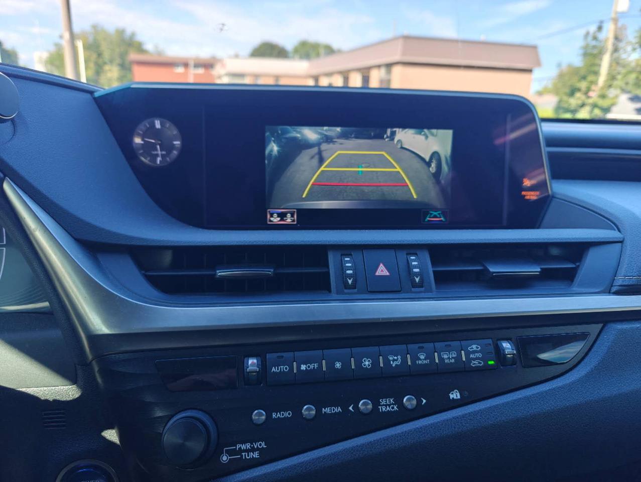 2019 Lexus ES 300h FWD Photo