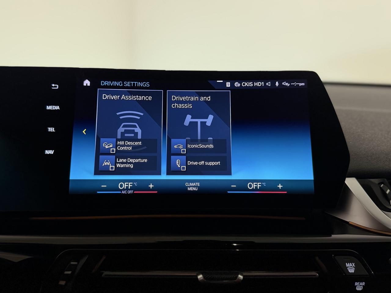 2023 BMW X1 xDrive28i | LEATHER | CARPLAY | PANOROOF Photo
