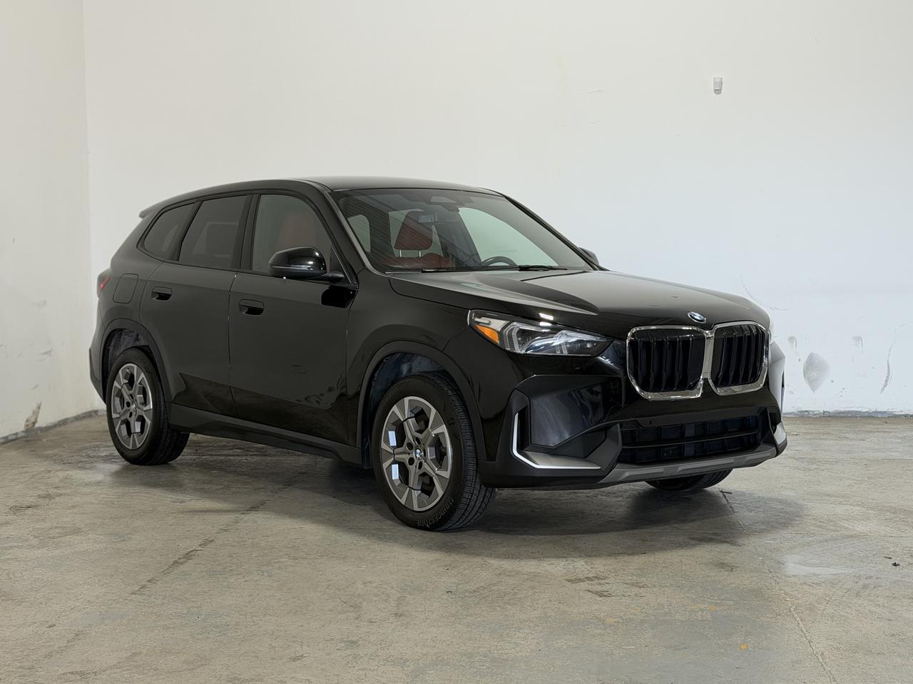 2023 BMW X1 xDrive28i | LEATHER | CARPLAY | PANOROOF Photo2