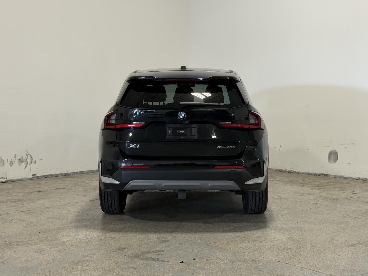 2023 BMW X1 xDrive28i | LEATHER | CARPLAY | PANOROOF Photo4
