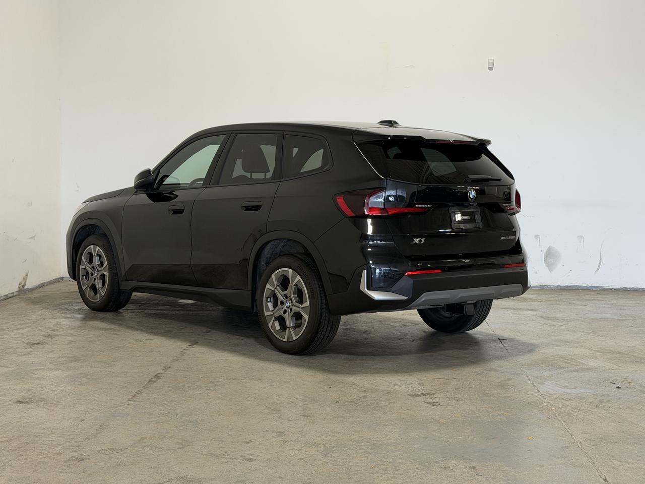 2023 BMW X1 xDrive28i | LEATHER | CARPLAY | PANOROOF Photo3