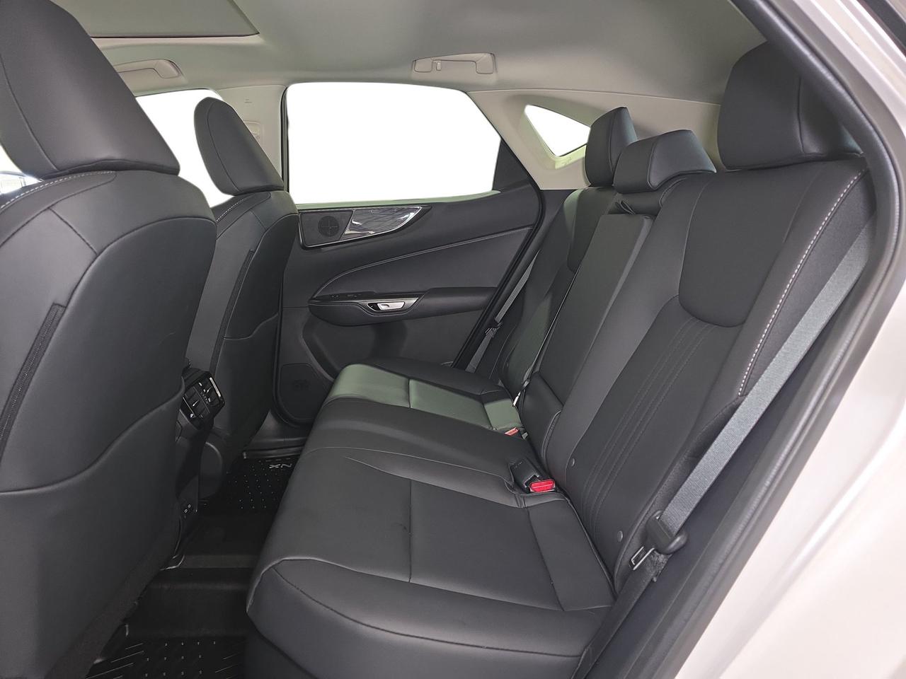 2025 Lexus NX 350h Premium Photo