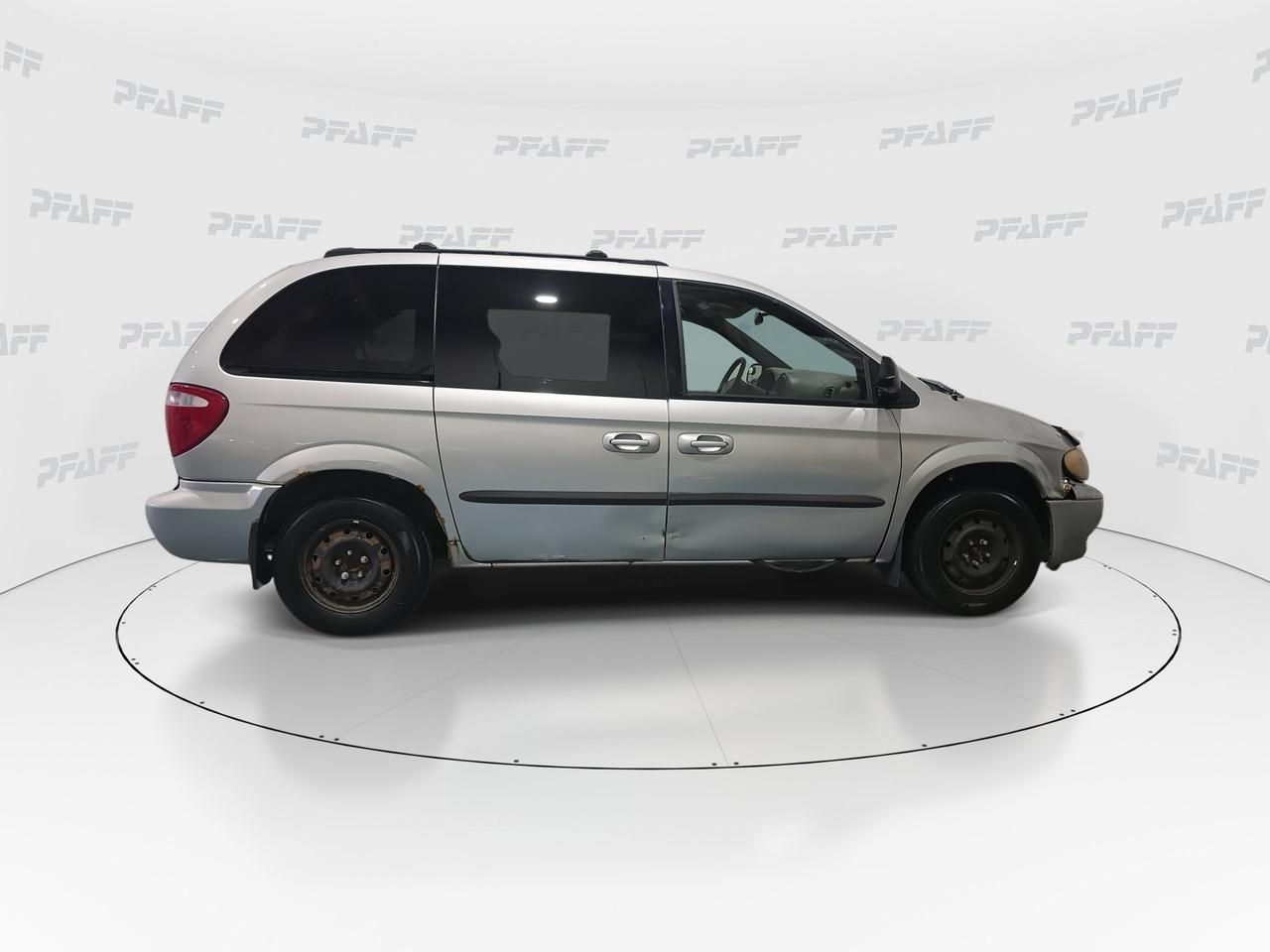 2003 Dodge Caravan SE Photo