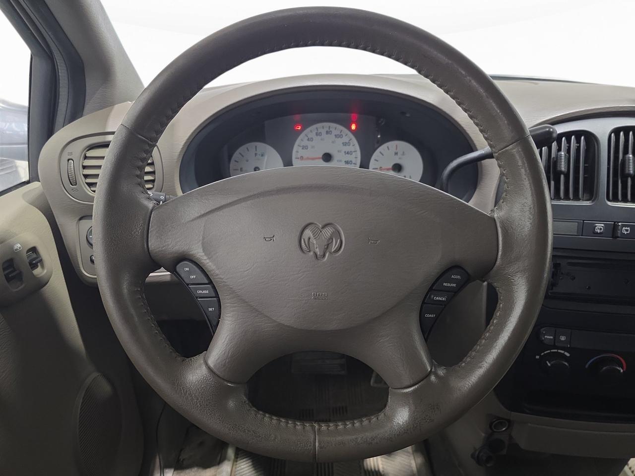 2003 Dodge Caravan SE Photo