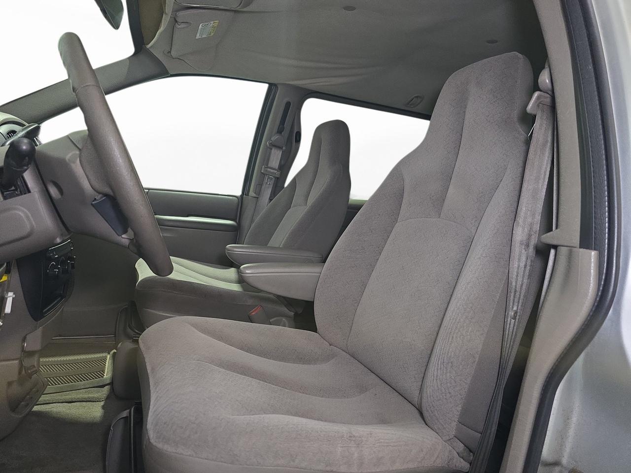 2003 Dodge Caravan SE Photo