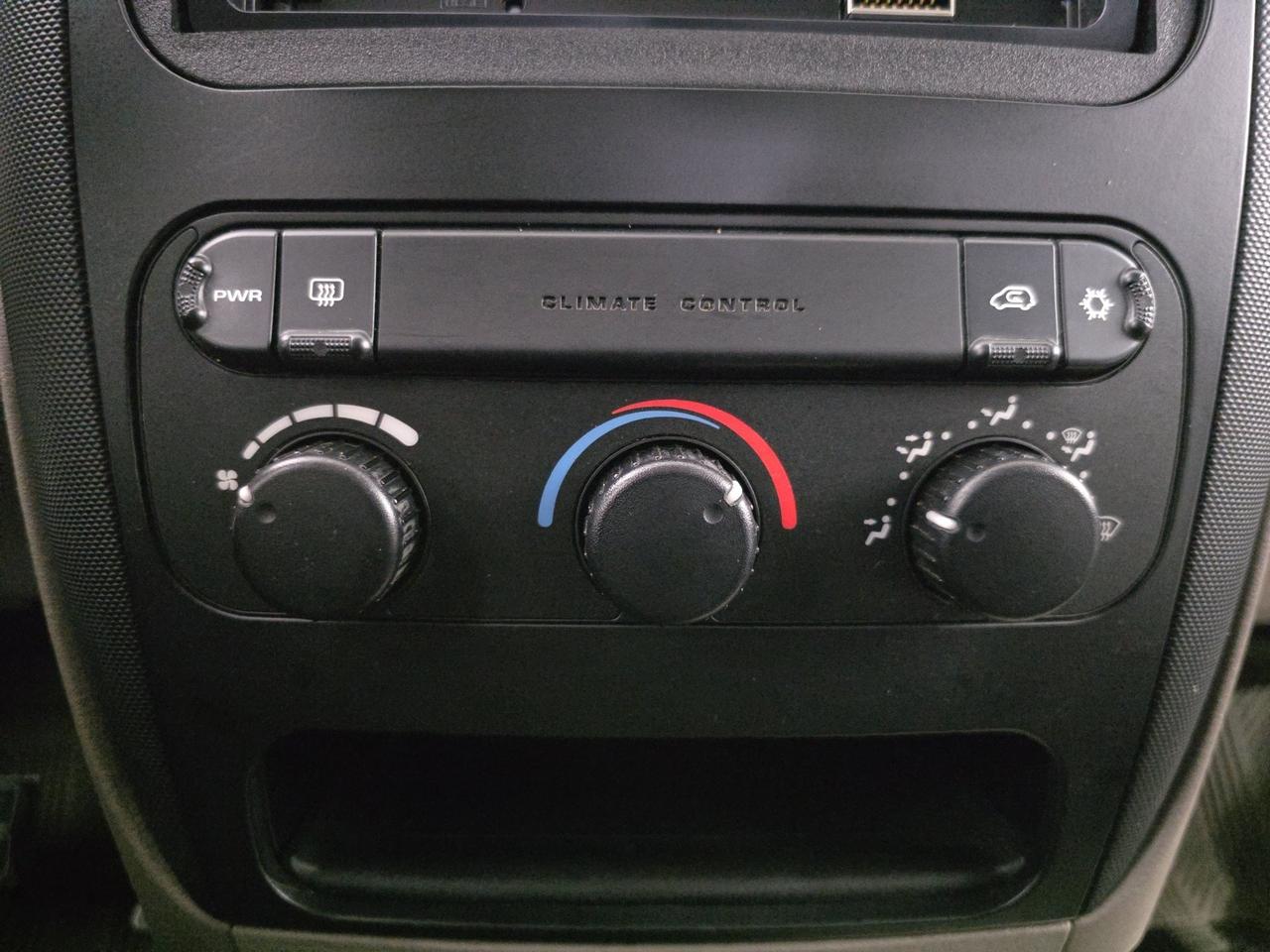 2003 Dodge Caravan SE Photo
