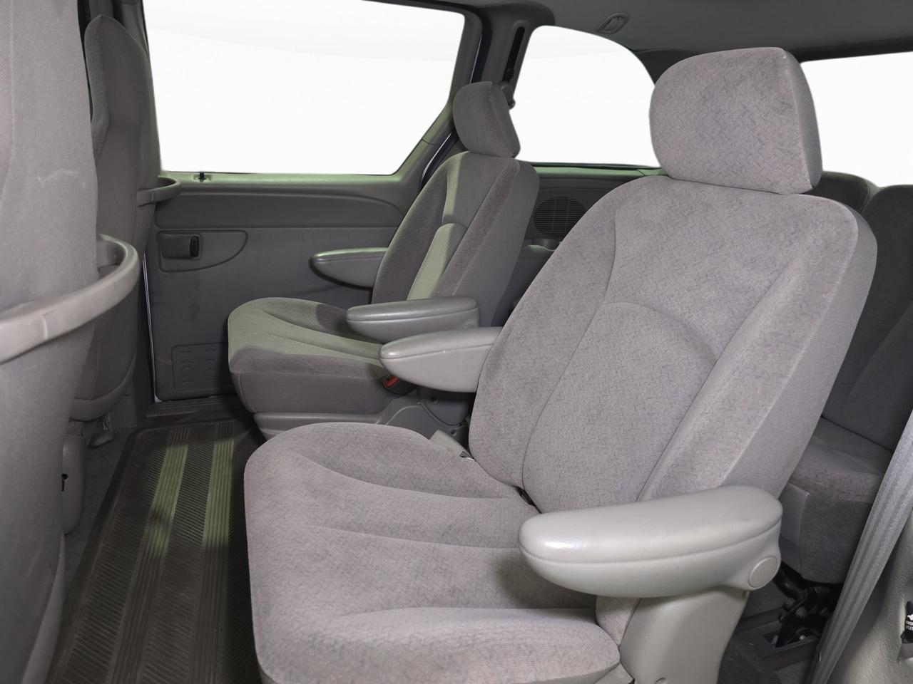 2003 Dodge Caravan SE Photo