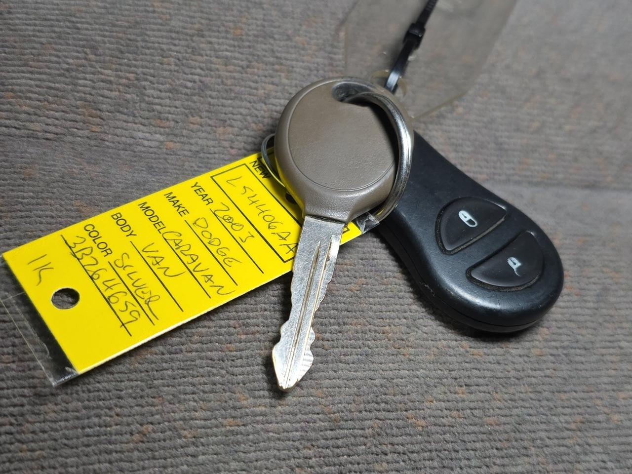 2003 Dodge Caravan SE Photo