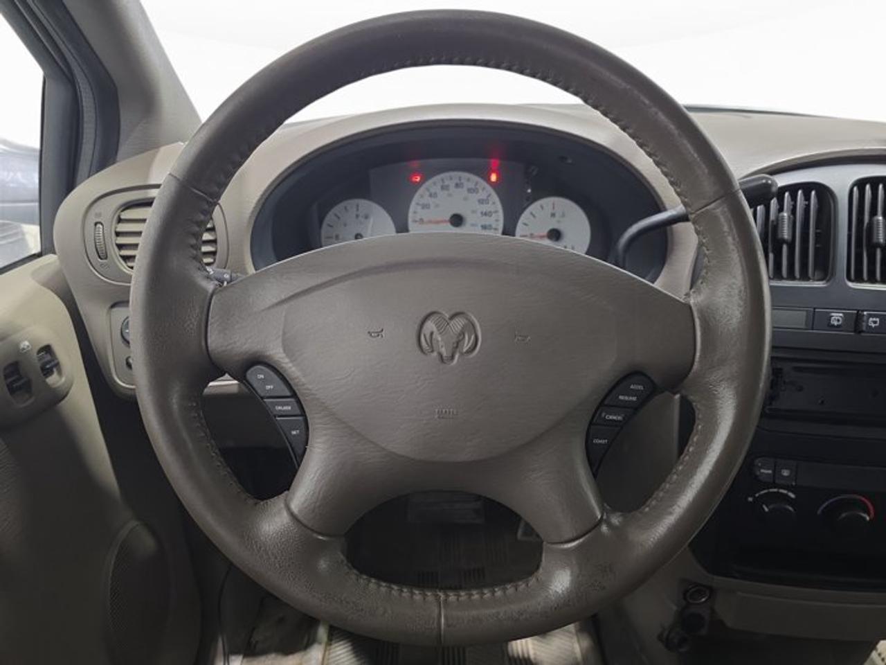 2003 Dodge Caravan SE Photo