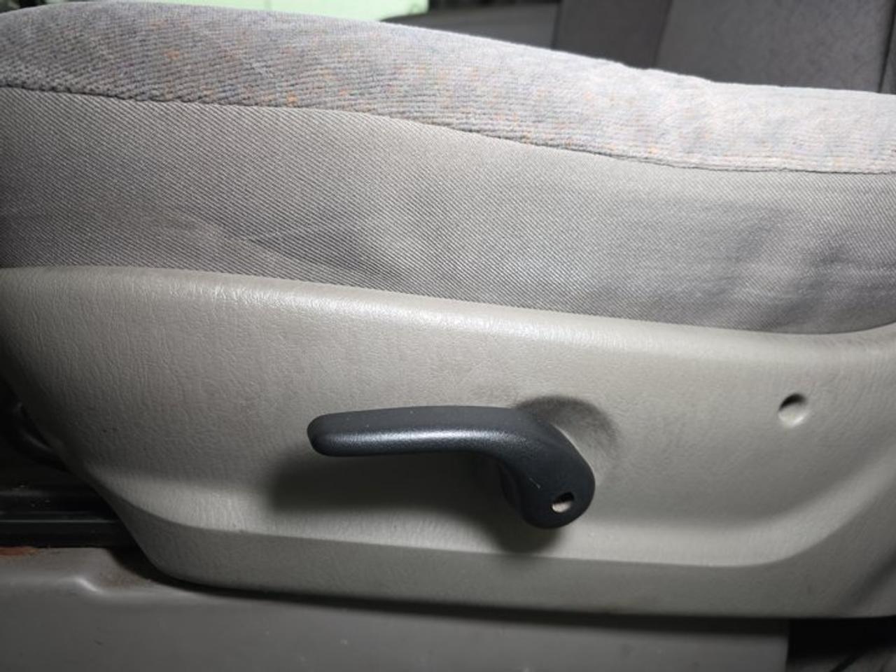 2003 Dodge Caravan SE Photo