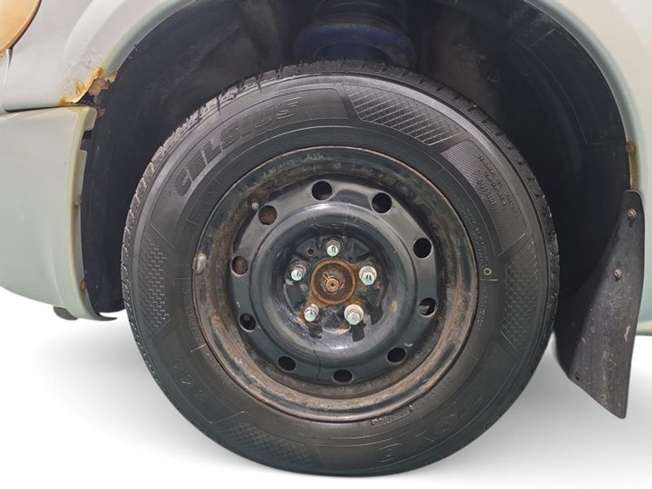 2003 Dodge Caravan SE Photo