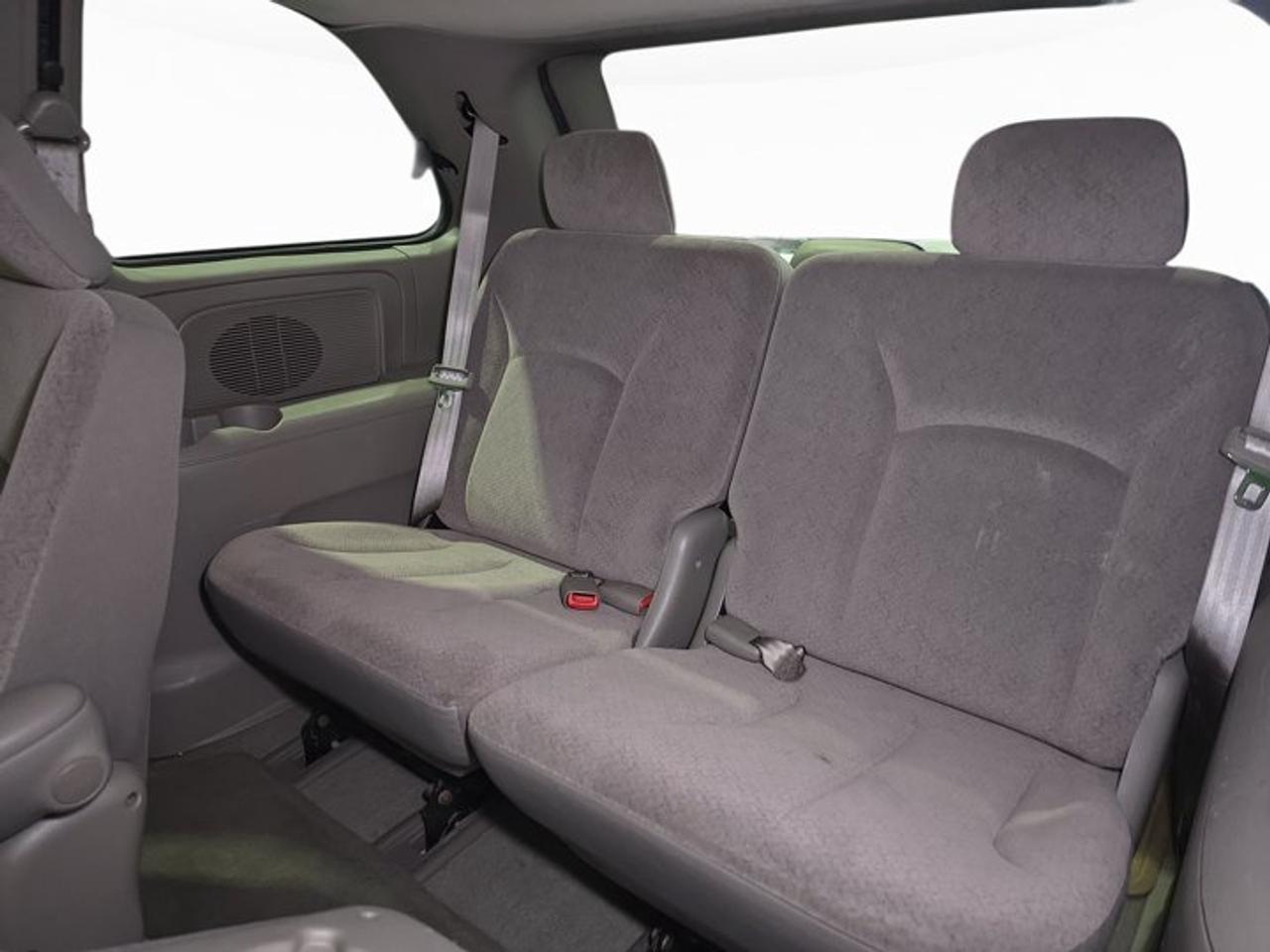 2003 Dodge Caravan SE Photo
