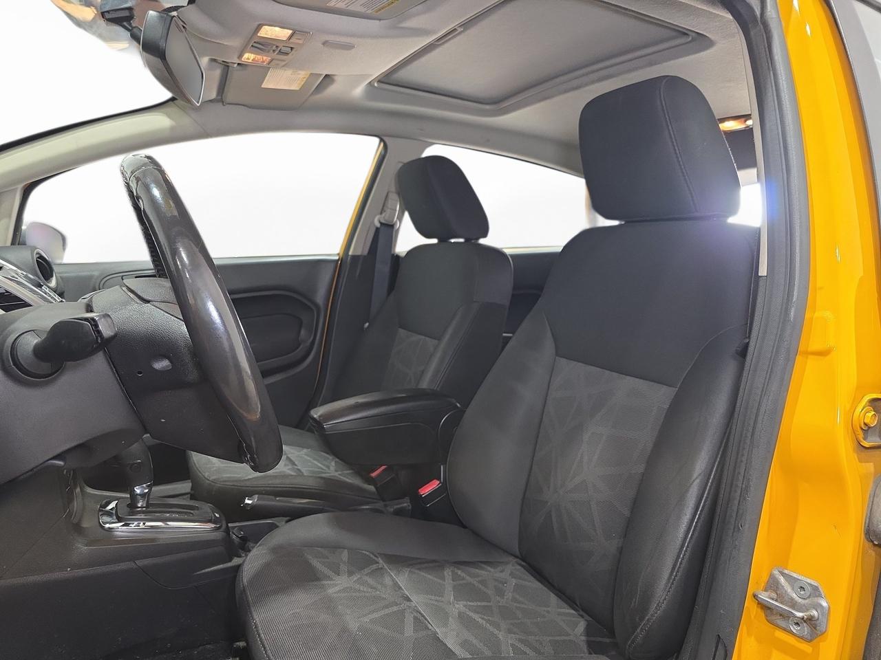 2011 Ford Fiesta SES Photo