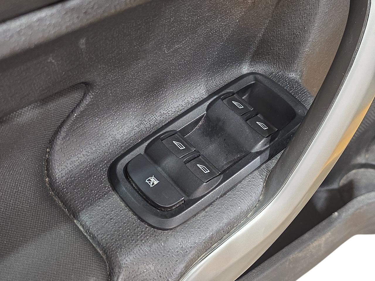 2011 Ford Fiesta SES Photo