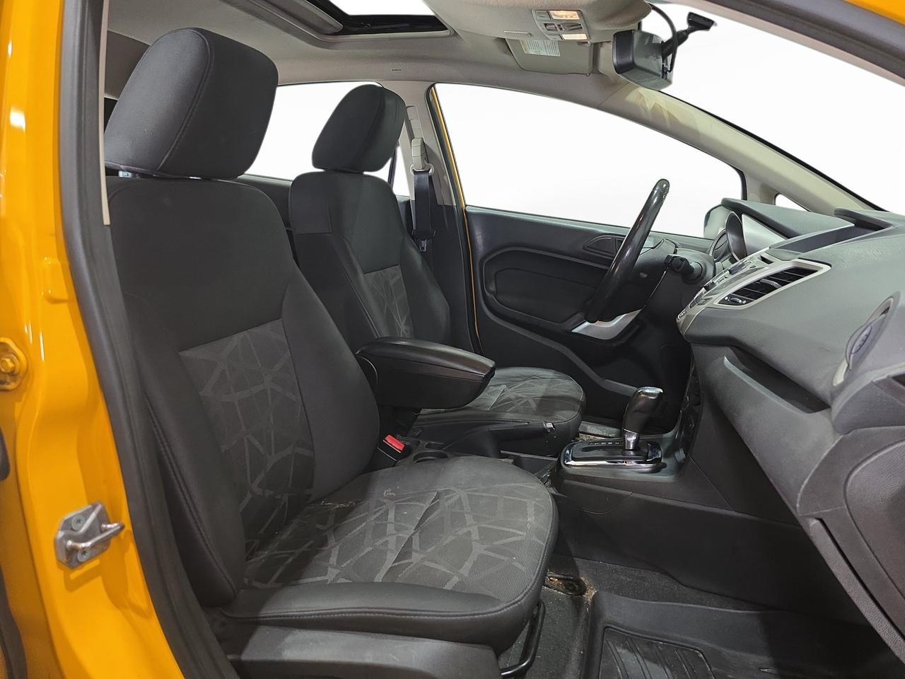 2011 Ford Fiesta SES Photo