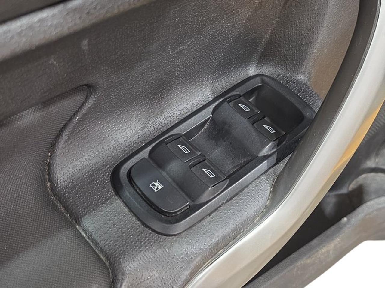 2011 Ford Fiesta SES Photo