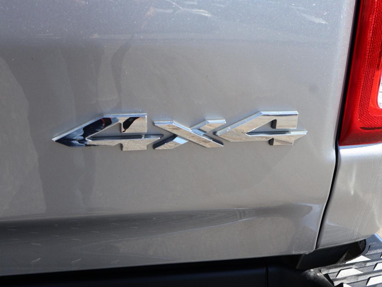 2022 RAM 1500 BIG HORN CREW 4WD CERTIFIED *ACCIDENT FREE*DODGE MAITAIN* CAMERA BLUETOOTH HEATED SEATS CRUISE ALLOYS Photo
