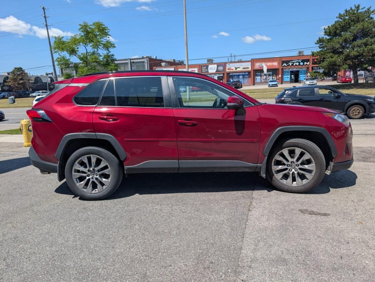 2020 Toyota RAV4 XLE AWD /LEATHER /REAR CAM/ SUNROOF Photo