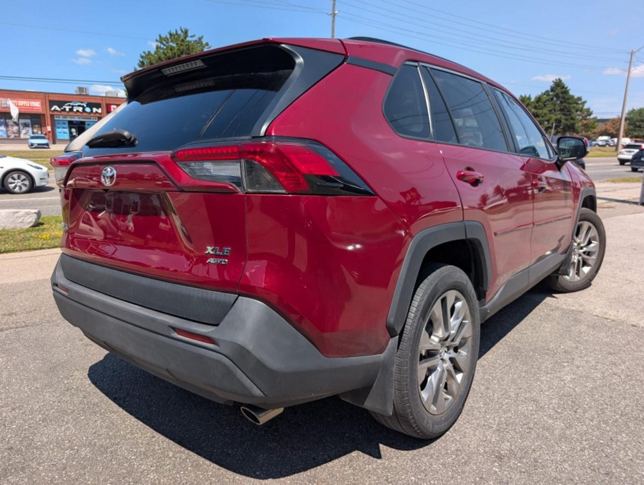 2020 Toyota RAV4 XLE AWD /LEATHER /REAR CAM/ SUNROOF Photo