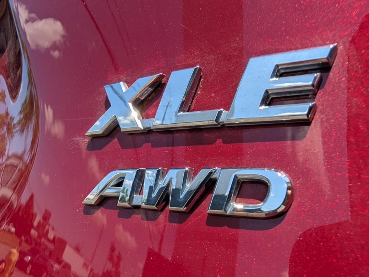 2020 Toyota RAV4 XLE AWD /LEATHER /REAR CAM/ SUNROOF - Photo #7