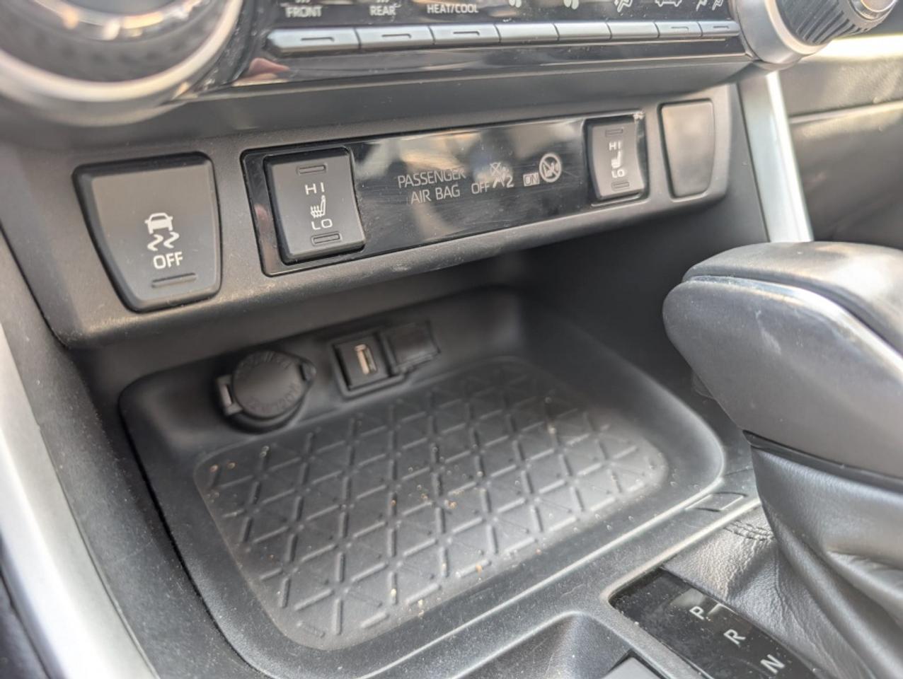 2020 Toyota RAV4 XLE AWD /LEATHER /REAR CAM/ SUNROOF - Photo #18