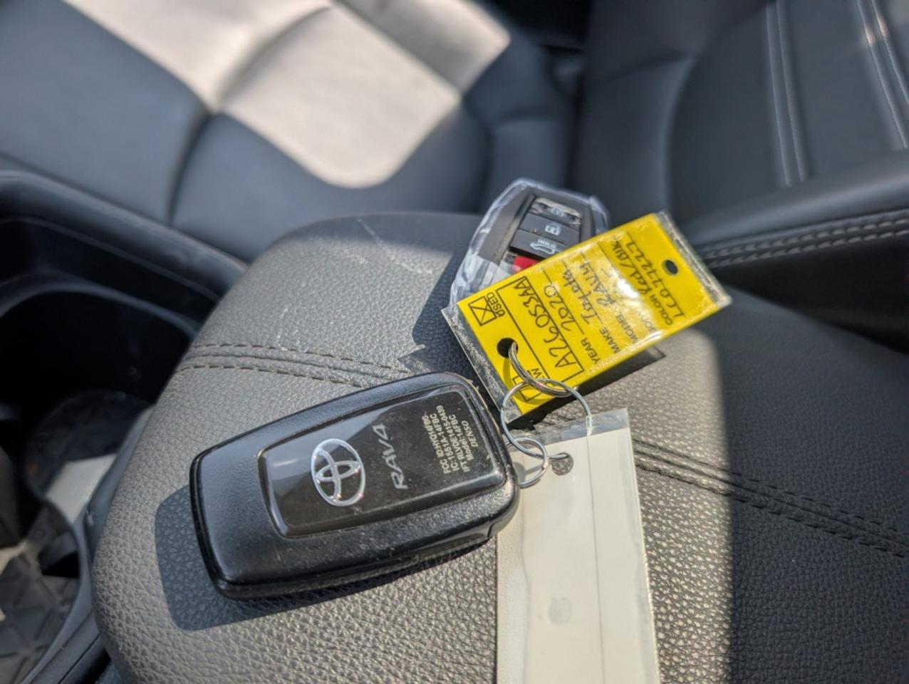 2020 Toyota RAV4 XLE AWD /LEATHER /REAR CAM/ SUNROOF - Photo #23