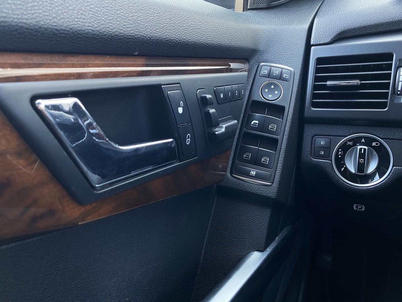 2011 Mercedes-Benz GLK-Class GLK 350 4MATIC-SPORT-NAV-CAMERA-PANO ROOF Photo