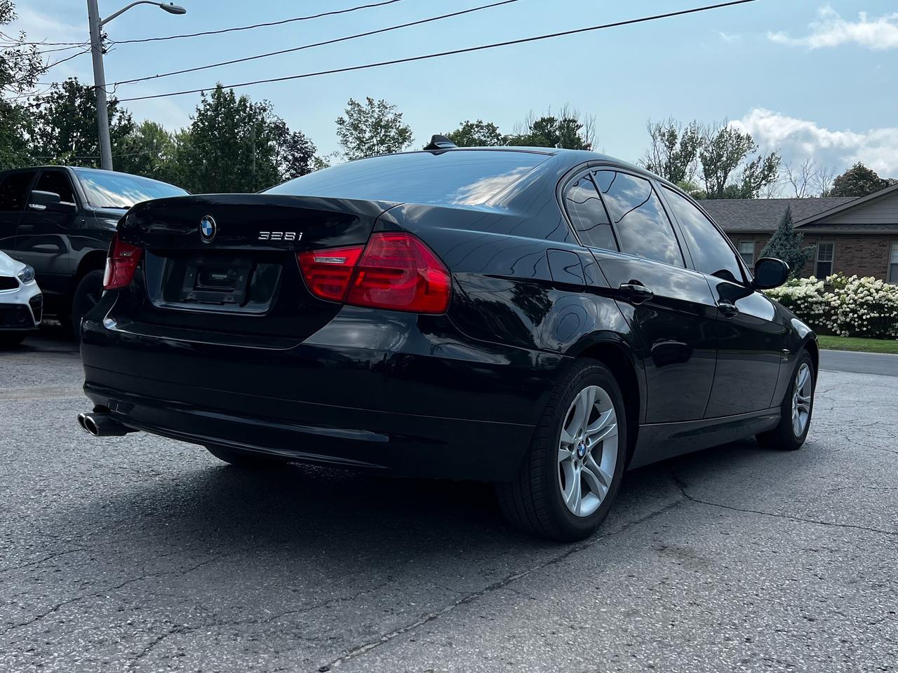2011 BMW 3 Series 328i xDrive Classic Edition Photo