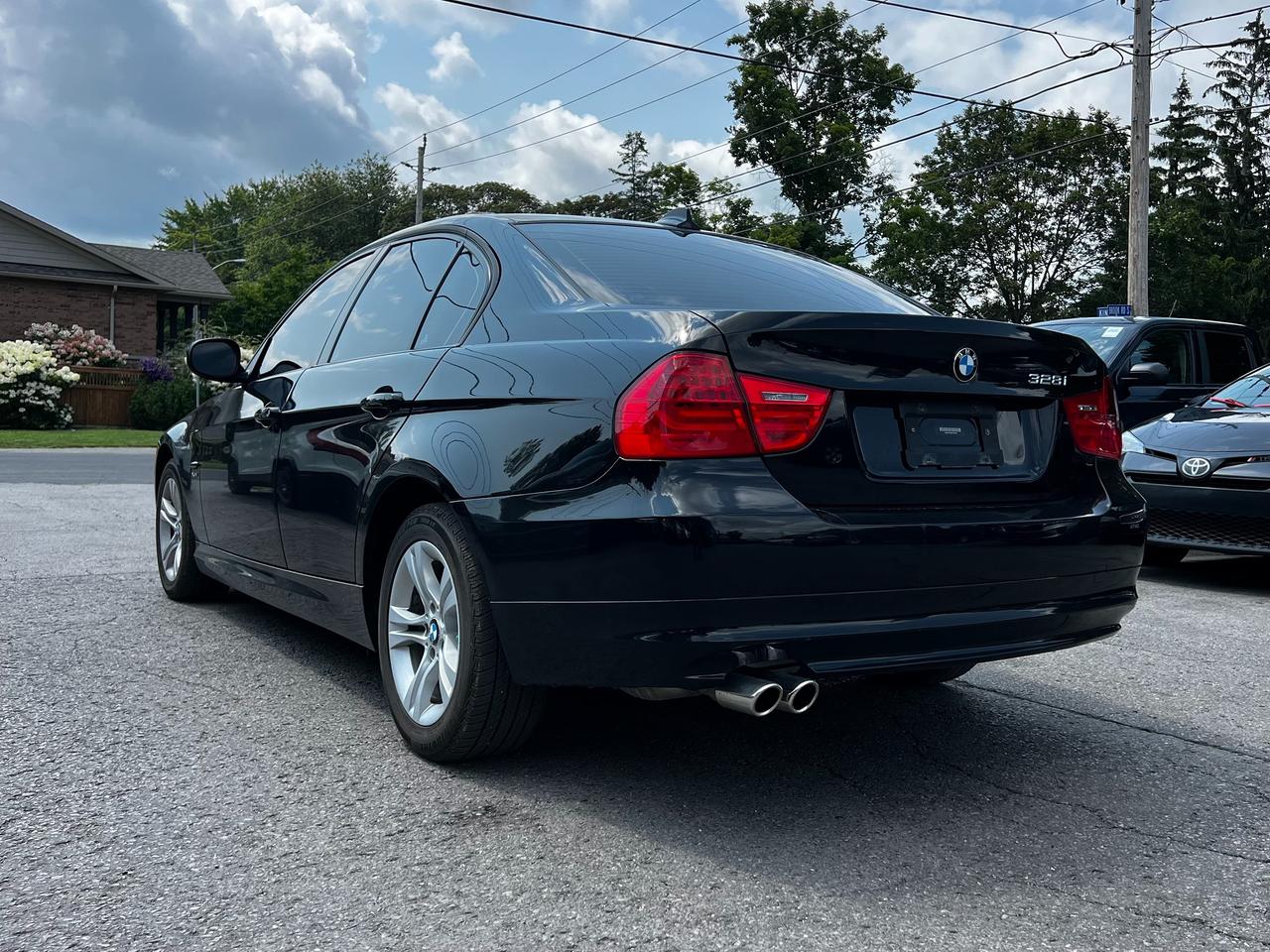 2011 BMW 3 Series 328i xDrive Classic Edition Photo