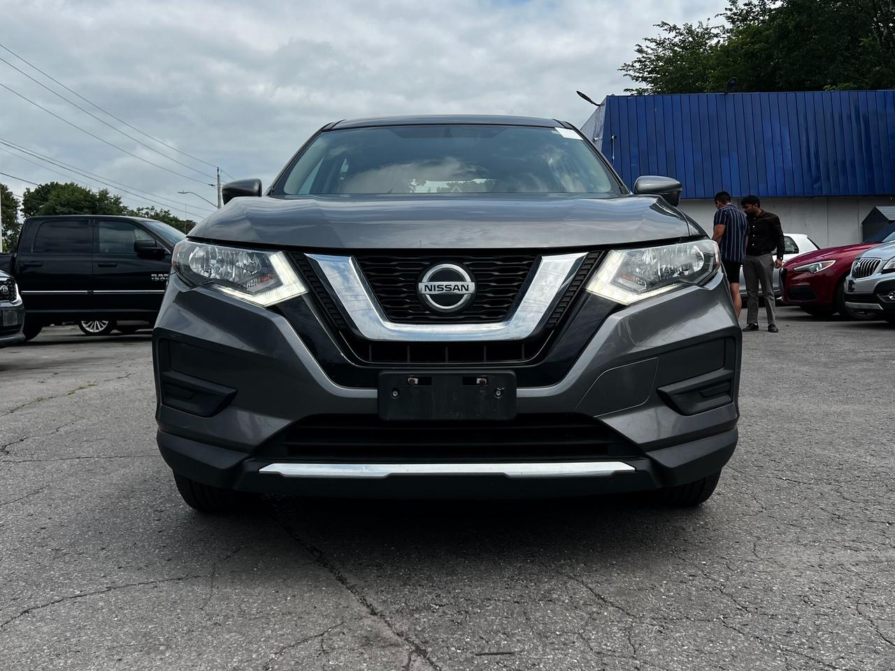 2019 Nissan Rogue FWD SV - Photo #2