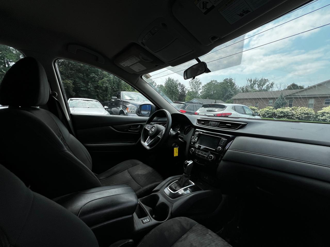 2019 Nissan Rogue FWD SV Photo