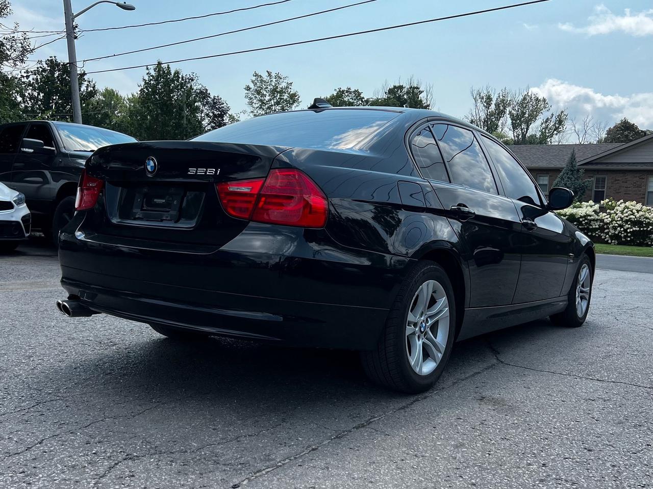 2011 BMW 3 Series 328i xDrive Classic Edition Photo